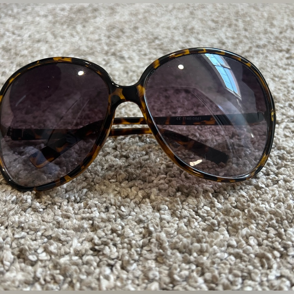 Oversized tortoise shell sunglasses